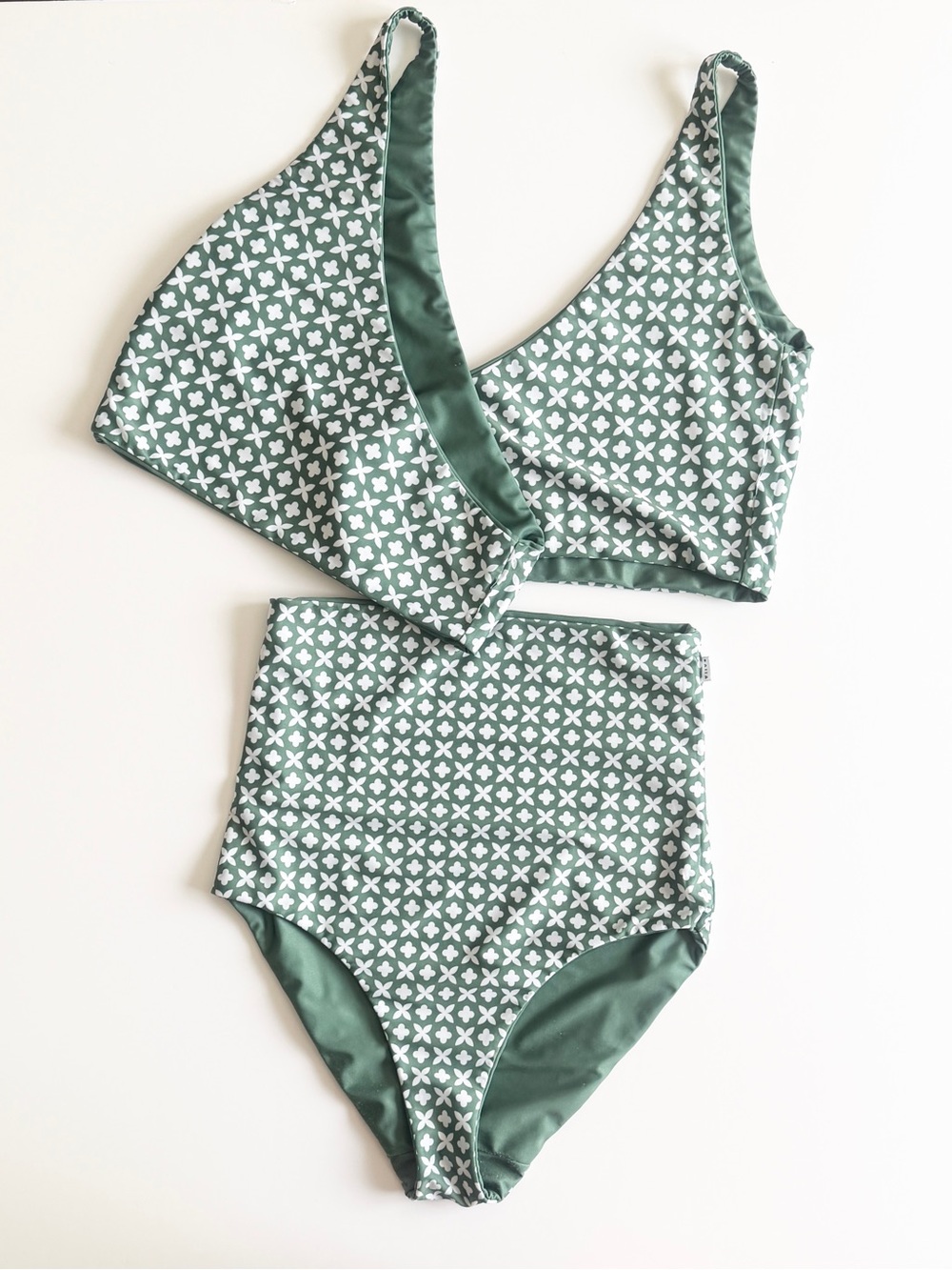 BAIIA SIZE 10 green and white reversible swimsuit bikini set